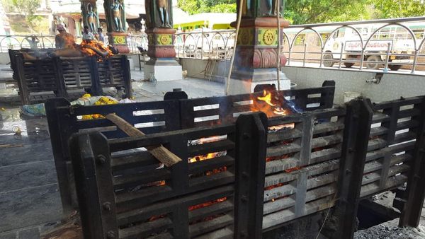 ఏపీ: శ్మశానాల్లో ఖాళీ లేదు.. ప్రభుత్వ లెక్కల్లో తప్పులేదంటున్నారు.. మరి పెరిగిన మృతదేహాలు ఎక్కడివి?