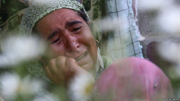 కశ్మీర్ ఆర్టికల్ 370 రద్దుకు రెండేళ్లు: 'నాన్న ఎక్కడని అడిగితే, నా కూతురికి ఏమని చెప్పాలి