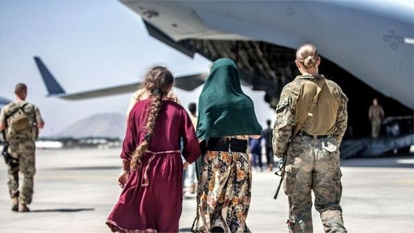 అఫ్గానిస్తాన్: డబ్బు లేకుండా తాలిబాన్లు ఎలా పరిపాలిస్తారు, ఈ దేశం మరో సిరియా కానుందా?