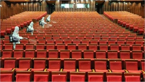 ఆంధ్రప్రదేశ్: 'సినిమా వ్యాపారం మాది, ప్రభుత్వం టికెట్లు అమ్ముకుంటే ఎలా?' - కొత్త జీవోపై కలకలం