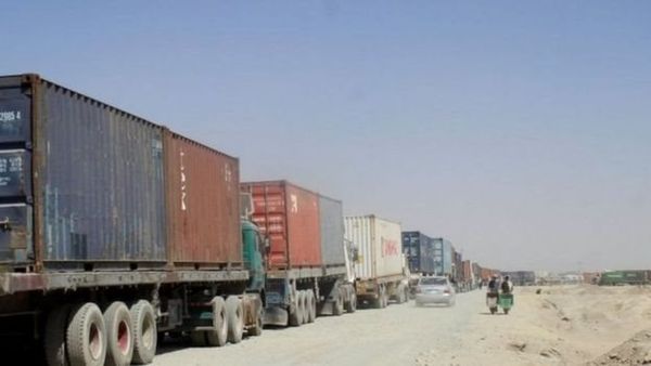 పాకిస్తాన్ నుంచి అఫ్గానిస్తాన్‌కు డాలర్ల స్మగ్లింగ్ జరుగుతోందా... పాక్ రూపాయి పడిపోవడానికి అదే కారణమా?