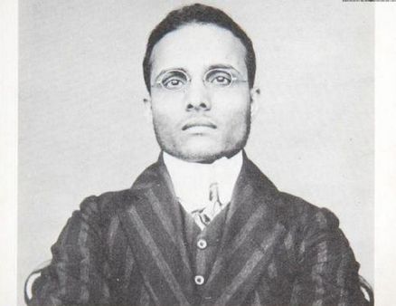 సావర్కర్ బ్రిటిష్ వారిని క్షమాభిక్ష కోరాలని గాంధీ చెప్పారా? - BBC Fact Check