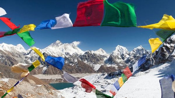 ఆల్ఫ్స్ పర్వతాల్లో మంచు వింతగా ఎరుపు రంగులో ఎందుకుంది