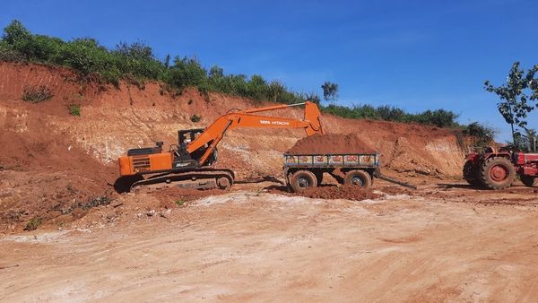 తూర్పు గోదావరి జిల్లా: ‘నాడు టీడీపీ-నేడు వైసీపీ.. దళితుల అసైన్డ్ భూముల్లో అక్రమ మైనింగ్.. న్యాయం చేయని జిల్లా అధికారులు’