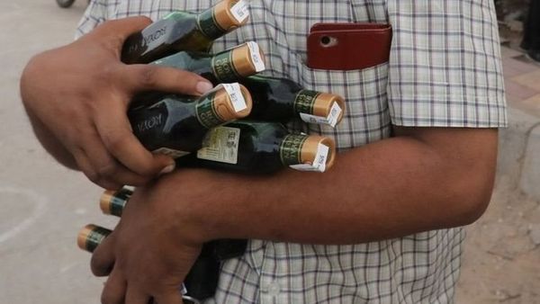 దిల్లీలో గల్లీ గల్లీకో వైన్ షాప్ రాబోతుందా?