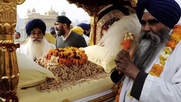 గురు గ్రంథ సాహిబ్‌ను చివరి గురువుగా సిక్కులు ఎందుకు భావిస్తారు? అందులో ఏం రాసి ఉంది?