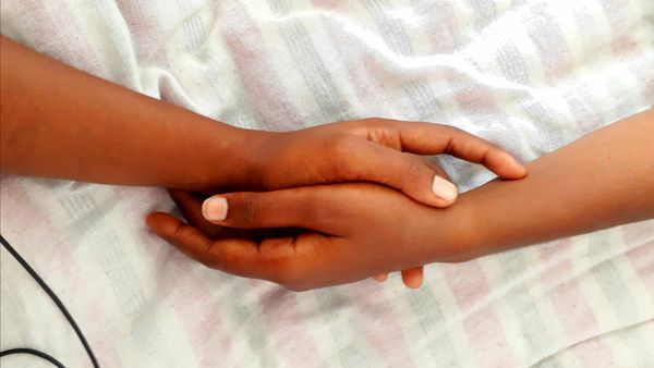 హిందూ-ముస్లిం మైత్రి: భయంకరమైన మంటల్లో కూడా చెదిరిపోని ఇద్దరు యువకుల స్నేహం