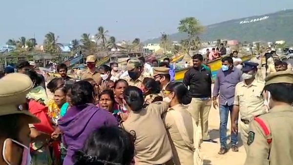 విశాఖపట్నం: రింగు వలలు అంటే ఏంటి, మత్స్యకారుల మధ్య కొట్లాటకు ఇవి ఎలా కారణమవుతున్నాయి?