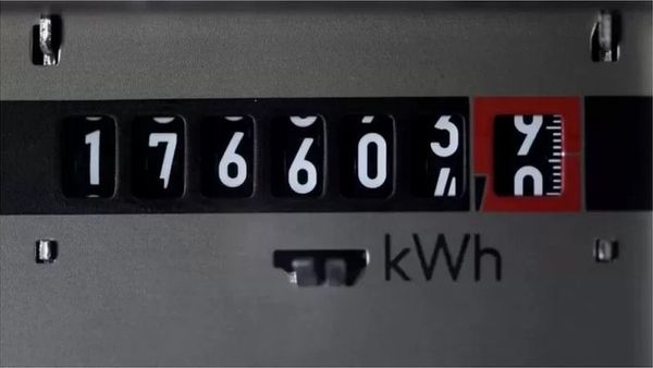 పెరుగుతున్న ద్రవ్యోల్బణం, పడిపోతున్న రూపాయి విలువ... మీ జేబుపై పడే భారమెంత?