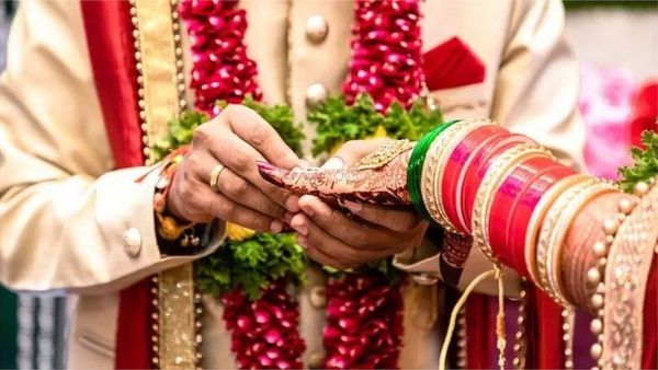 ‘‘భార్య నెలకు ఒక పిజ్జా మాత్రమే తినాలి. భర్త భార్యతో మాత్రమే మిడ్‌నైట్ పార్టీలకు వెళ్లాలి’’- ఓ పెళ్లిలో వధూవరుల మధ్య అగ్రిమెంట్