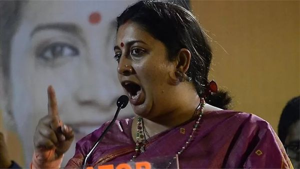 గోవాలో చట్ట వ్యతిరేకంగా కేంద్ర మంత్రి సృతి ఇరానీ కూతురు బార్ నడుపుతోందని కాంగ్రెస్ ఆరోపణ