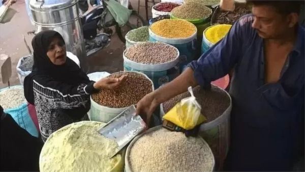 పాకిస్తాన్: ‘‘రోజుకు ఒక పూటే భోజనం. పిల్లలు రెండో పూట ఆకలితో పడుకుంటున్నారు’’