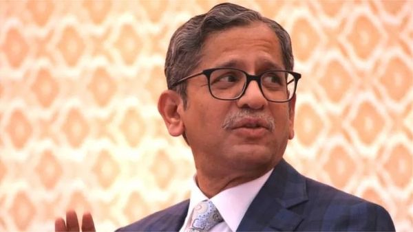 జస్టిస్ ఎన్‌వీ రమణ: వివాదాలు ఎందుకని ముఖ్యమైన కేసుల్ని పెండింగ్‌లో ఉంచారా... ఈ చర్చలు ఎందుకు వస్తున్నాయి?