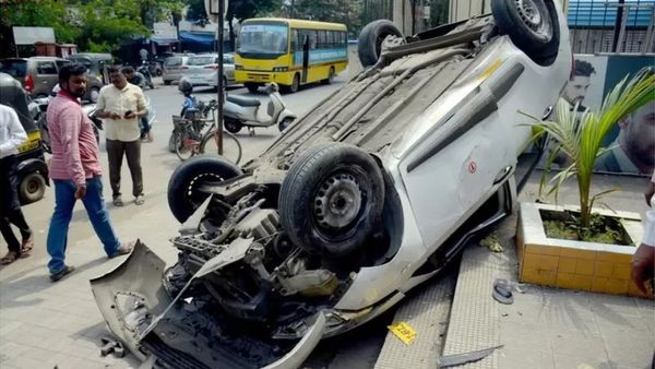 సైరస్ మిస్త్రీ రోడ్డు ప్రమాదం: ఇండియాలో ఇక కారు వెనుక సీట్లో కూర్చున్న వారికి కూడా సీట్‌ బెల్ట్ తప్పనిసరి చేస్తారా?