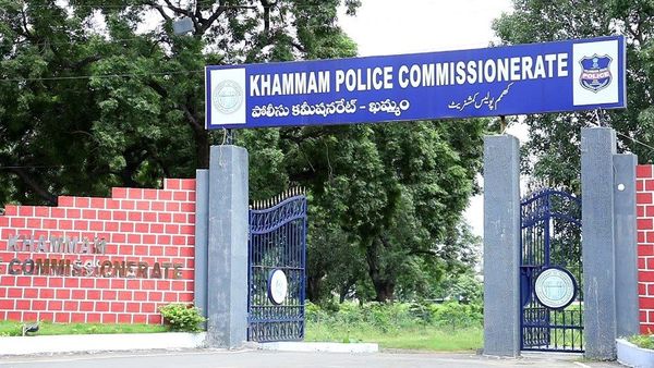 నేలకొండపల్లి: ఎస్సై స్రవంతి రెడ్డి కులం పేరుతో బహిరంగంగా దళితులను దూషించారా? లేదా? ఎస్సీ కాలనీ వాసులు ఏమంటున్నారు, పోలీసుల వాదనేంటి? - బీబీసీ గ్రౌండ్ రిపోర్ట్