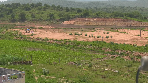 'కళ్ల ముందే భార్యా, అమ్మా కొట్టుకు పోయారు. నేనొక్కడినే మిగిలా'.. ఏడాది తర్వాత అన్నమయ్య ప్రాజెక్టు బాధితులు ఎలా ఉన్నారు?-బీబీసీ గ్రౌండ్ రిపోర్ట్
