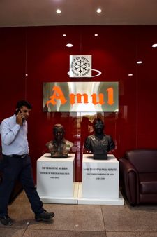 వర్గీస్ కురియన్: ‘అమూల్ సీక్రెట్ తెలుసుకోవడానికే ప్రధాని లాల్ బహాదుర్ శాస్త్రి ఆ ఊళ్లో రాత్రి బస చేశారు..’