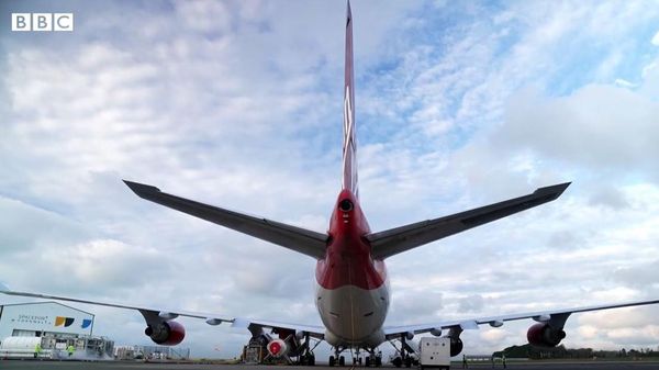 భూమికి 10 కిలోమీటర్ల ఎత్తులో జంబోజెట్ మీంచి రాకెట్ ప్రయోగం