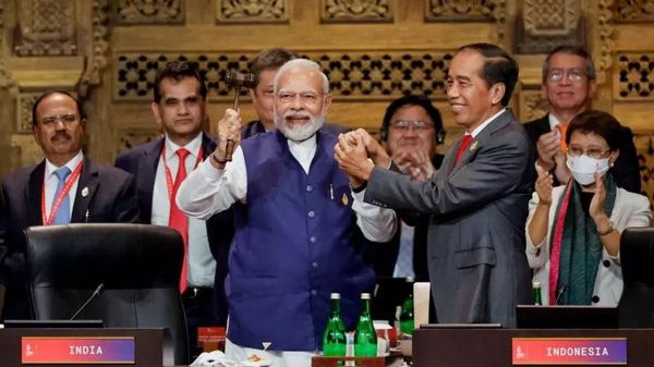 మోదీ గ్లోబల్ లీడర్ అవుతున్నారా, అమెరికా ఎందుకు పొగడ్తల వర్షం కురిపించింది.