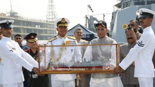 ఐఎన్‌ఎస్ మార్ముగావ్: క్షిపణులను కూల్చేసే ఈ విధ్వంసకర యుద్ధనౌక గురించి తెలుసుకోవాల్సిన 7 అంశాలు..