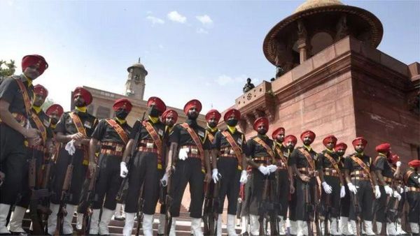 భారత ఆర్మీ: హెల్మెట్ పెట్టుకోవడాన్ని సిక్కులు ఎందుకు వ్యతిరేకిస్తున్నారు