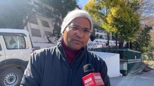 జోషీమఠ్: భూమి కుంగిపోతూ, ఇళ్ళు బీటలు వారుతున్న చోట ప్రజలు ఎలా జీవిస్తున్నారు? - బీబీసీ గ్రౌండ్ రిపోర్ట్