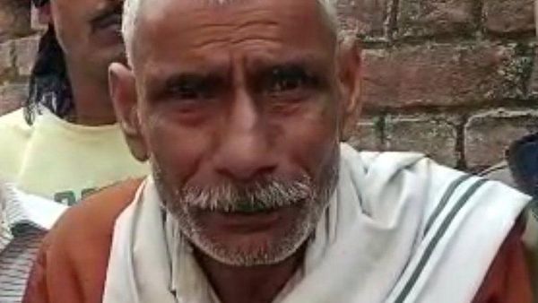 ఈ వృద్ధ టీచర్‌ను మహిళా కానిస్టేబుళ్లు ఎందుకు కొట్టారు, అసలేం జరిగింది?