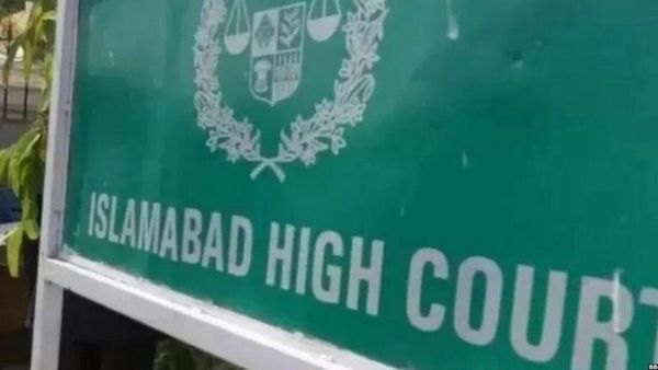 టైరియన్ వైట్: ఇమ్రాన్ ఖాన్ రహస్య కుమార్తె వ్యవహారం ఆయన రాజకీయ జీవితాన్ని చిక్కుల్లో పడేస్తుందా?