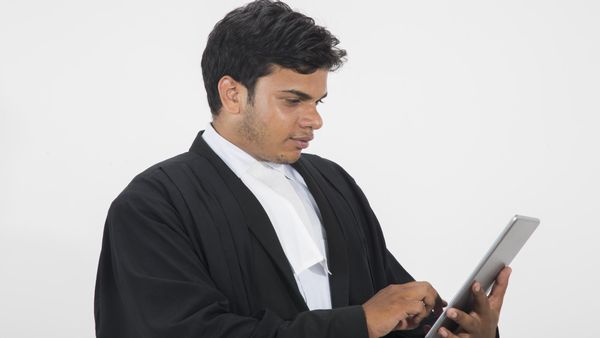 YSR Law Nestham: కొత్త వ‌కీలుకు నెల‌కు రూ. 5000 పింఛ‌ను ఇస్తున్నారు తెలుసా?