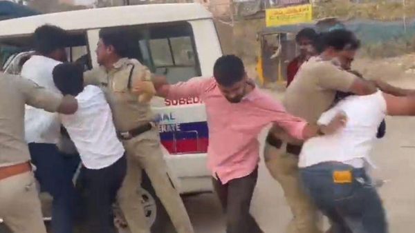 ‘‘బైరి నరేశ్‌ను బట్టలూడదీసి కొట్టమని నేనే చెప్పినా...’’ బండి సంజయ్ పబ్లిక్‌గా వెల్లడి... పోలీసుల రియాక్షన్ ఏంటి?