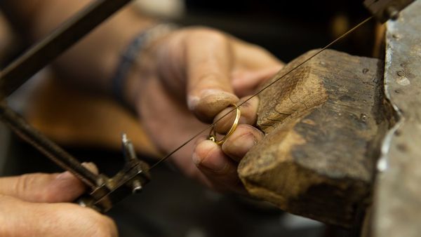 బంగారం హాల్ మార్కింగ్ అంటే ఏమిటి? ఏప్రిల్ 1 నుంచి మీ గోల్డ్ అమ్ముకోవాలంటే సాధ్యమేనా?