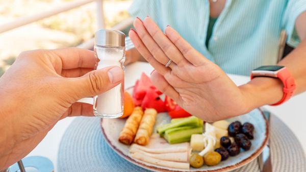 ఉప్పు తగ్గించాలంటూ డబ్ల్యూహెచ్ఓ హెచ్చరిక.. రోజుకు ఎంత ఉప్పు తినడం మేలు?