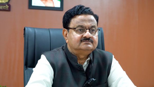 ఆంధ్రప్రదేశ్ ఎమ్మెల్సీ ఎన్నికలు: ఈ ఇంట్లో 18 ఓట్లు ఉన్నాయి... కానీ వారెవరో ఇంట్లో వాళ్లకు తెలియదు