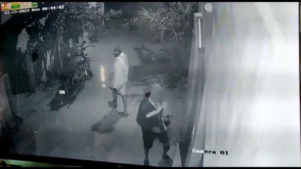 చెడ్డీ గ్యాంగ్: ఒంటికి నూనె రాసుకుని వస్తారు, చేతికి చిక్కకుండా జారుకుంటారు. ఈ దొంగల ముఠాలను ఎలా గుర్తించొచ్చంటే..