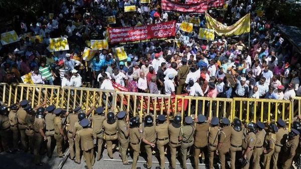 చైనా పేద దేశాలను అప్పుల ఊబిలోకి దించుతోందన్న వాదనలో నిజమెంత?