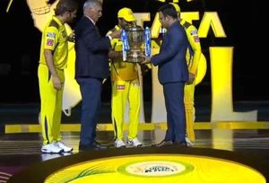 IPL 2023: ટ્રોફી ઉઠાવતા પહેલા ધોનીએ શું કહ્યું?, અંબાતી રાયડુએ કર્યો ખુલાસો