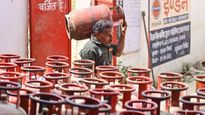 LPG Price Today: ગેસની અછત વચ્ચે મોટો ઝટકો! આજે તમારા શહેરમાં કેટલાનો મળી રહ્યો છે સિલિન્ડર, ચેક કરો નવા રેટ
