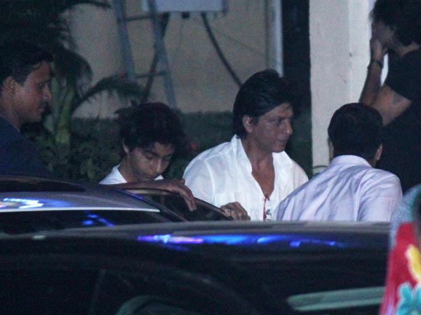 Shahrukh At Lilavati Hospital Shahrukh At Lilavati Hospital