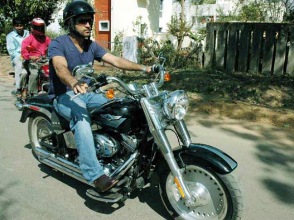 dhoni-bike dhoni-bike