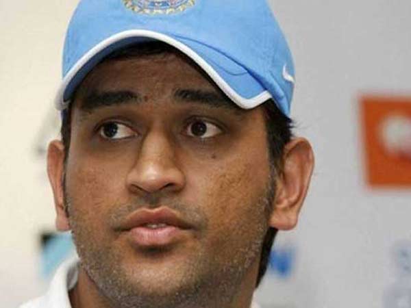 -film-on-dhoni-in-trouble-cover