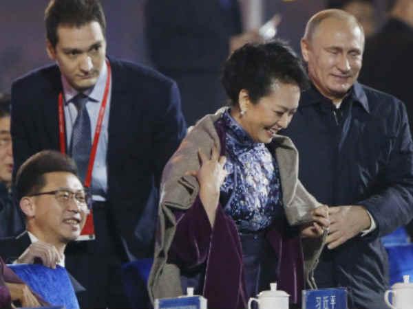 putin-moments-with-chinese-first-lady putin-moments-with-chinese-first-lady
