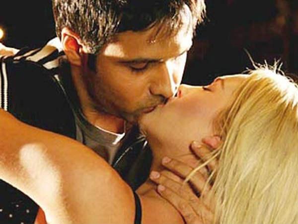 top-10-kissing-scene-emraan-raja-natwarlal-6 top-10-kissing-scene-emraan-raja-natwarlal-6
