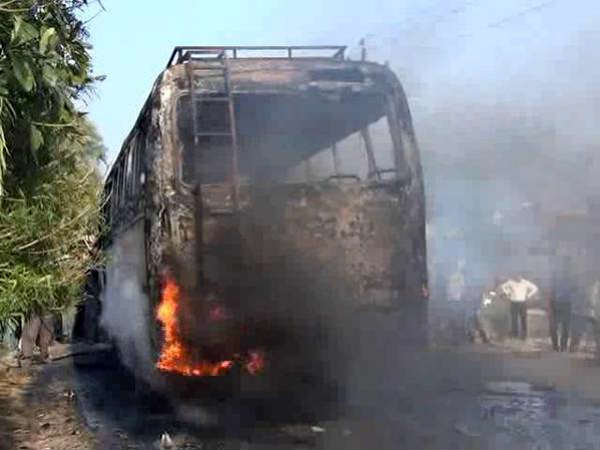 gsrtc-bus-short-circuit-jambusar-bharuch-1 gsrtc-bus-short-circuit-jambusar-bharuch-1