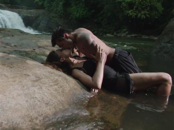 0steamyscenesofbipashabasukaransinghgroverinalone-7