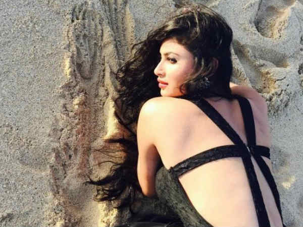 mouni roy