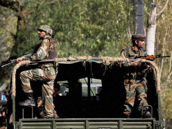 Kashmiri youth rescue soldier srinagar Kashmiri youth rescue soldier srinagar