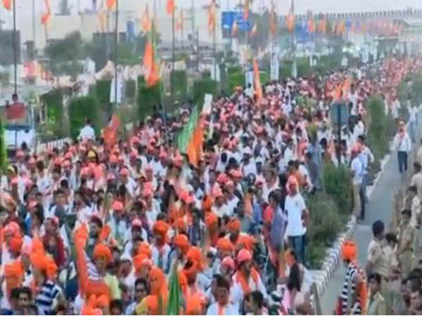 narendra modi road show