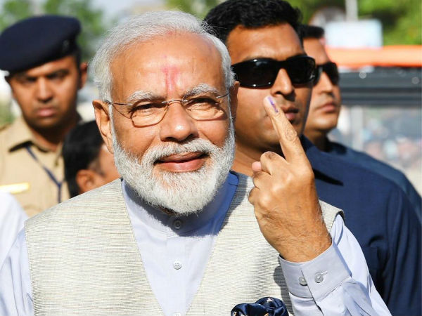 પીએમ મોદીએ કર્યું મતદાન, કહ્યું- મતદાન બાદ લાગ્યું જાણે કુંભ ન્હાયા