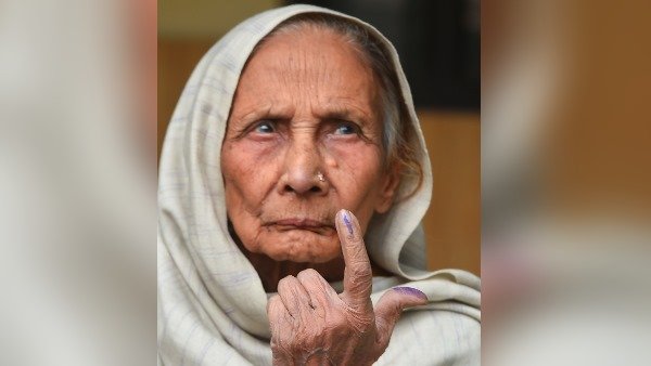 100 વર્ષના વૃદ્ધ મહિલાએ આપ્યો મત