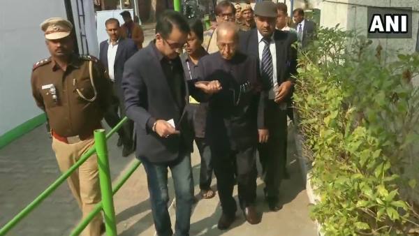 પ્રણવ મુખર્જીએ આપ્યો મત